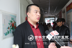 青年文明号负责人接受电视台采访