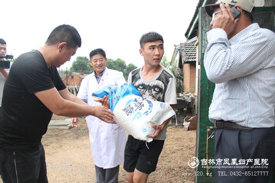 扶贫义诊“凤凰”落到马场村